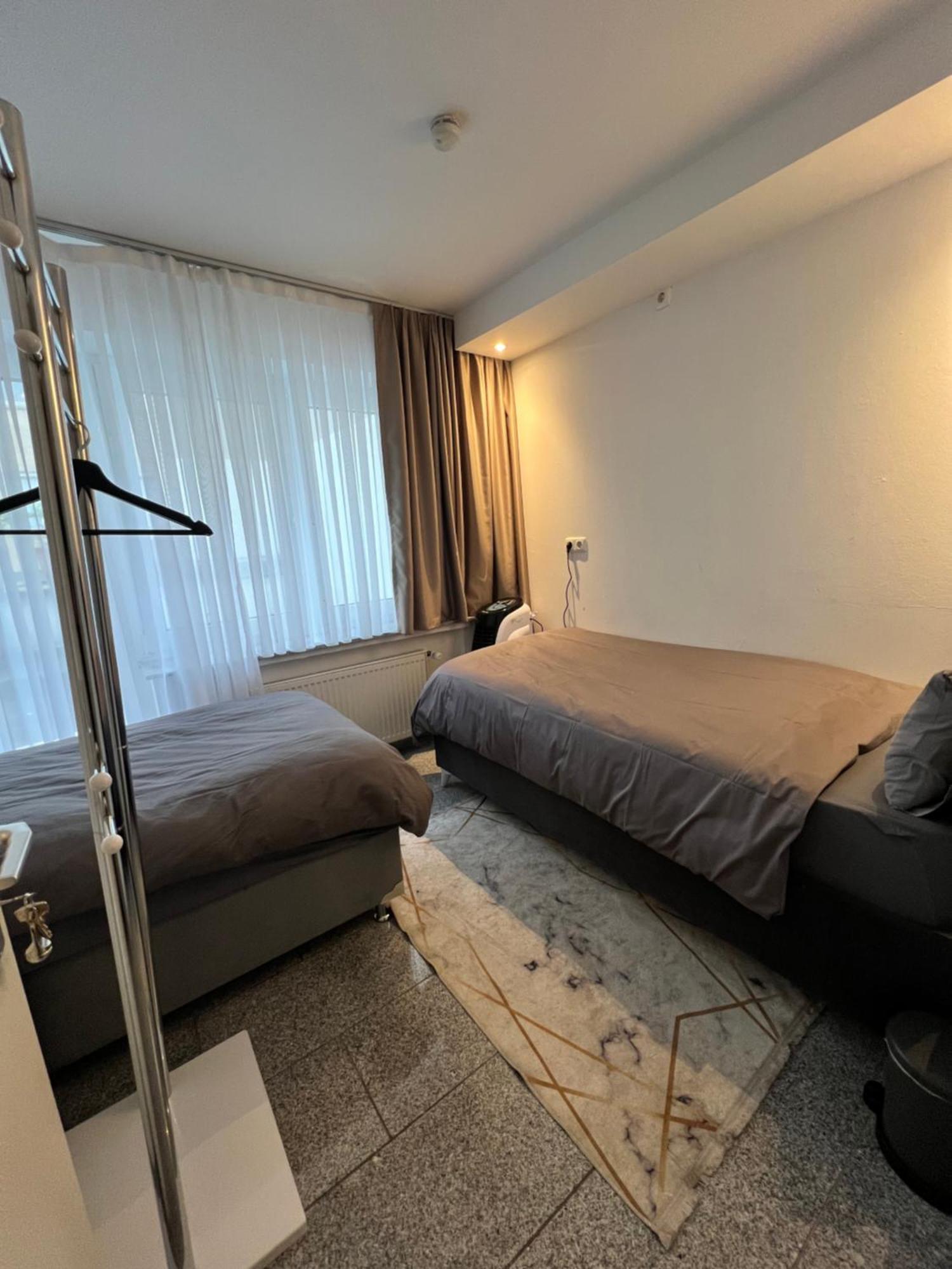 Budget Rooms Just For Sleeping - Digital Access 쾰른 외부 사진